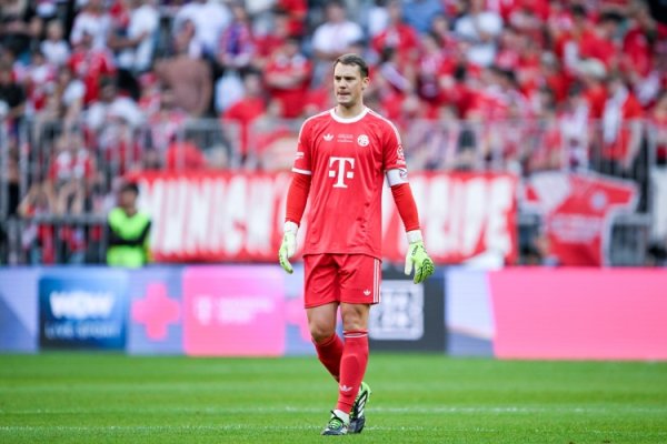 Neuer became the oldest player in Bayern s Champions League history
